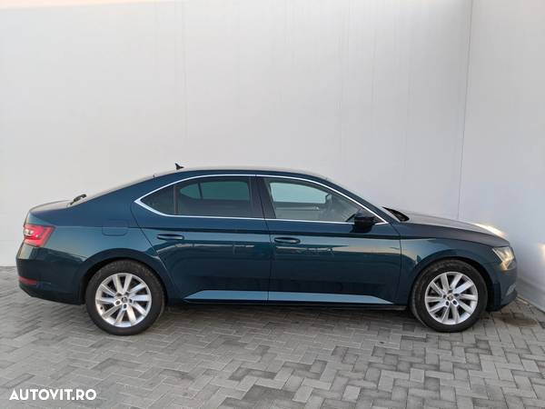 Skoda Superb 2.0 TDI 4X4 DSG Style - 6