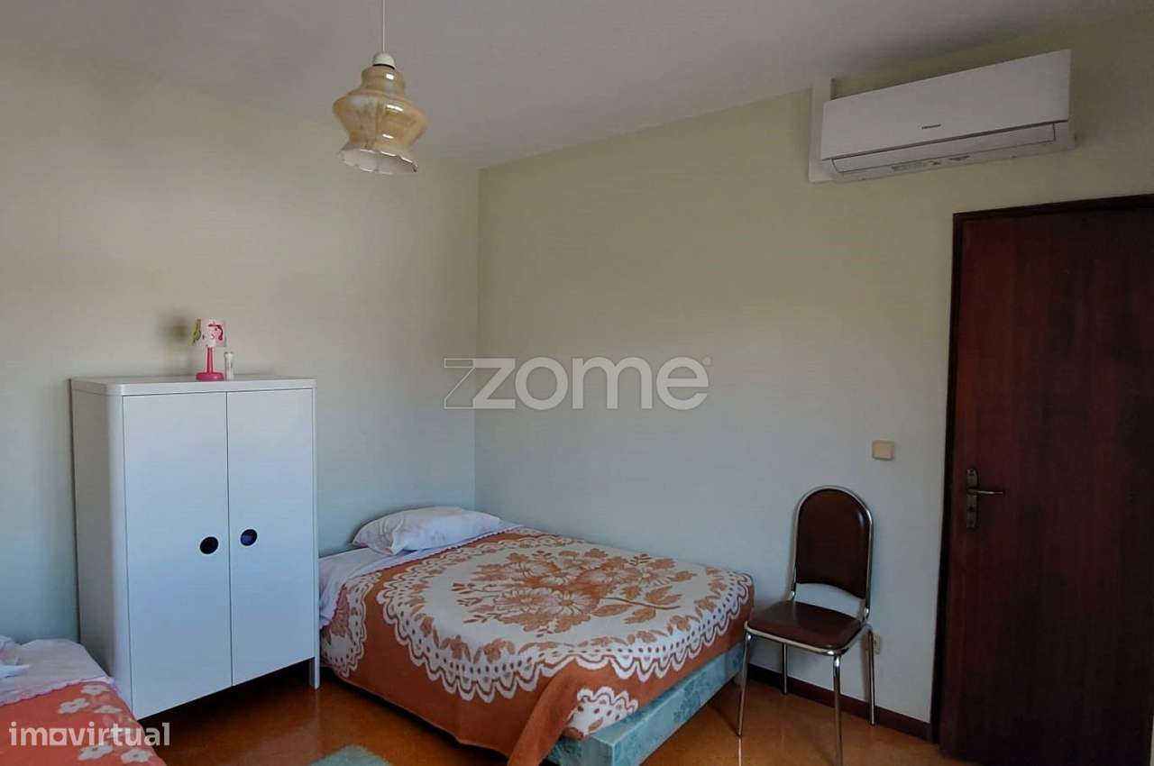 Moradia T3 em Cimo de Vila da Castanheira-7