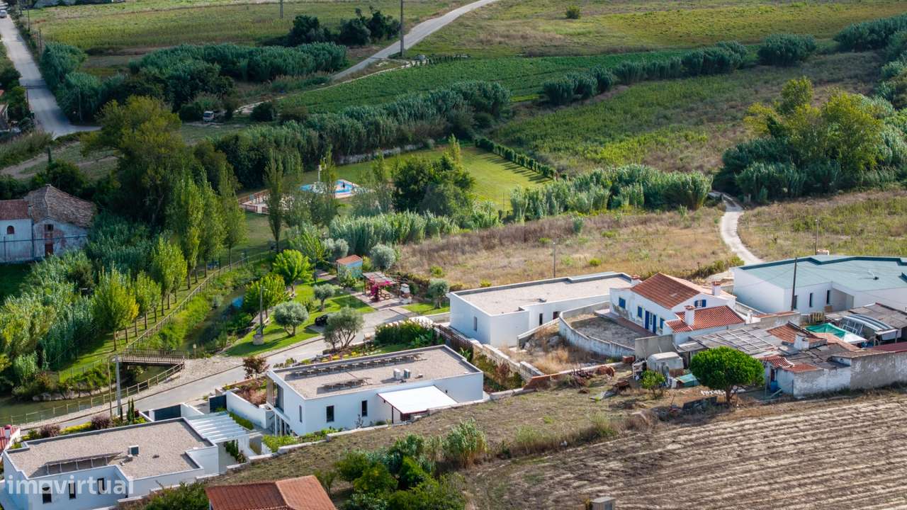 Moradia T4 com piscina em lote de 759m2 em Amoreira Óbidos-42
