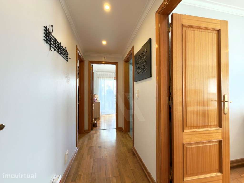 Apartamento T4 com Garagem box, na Amadora-9