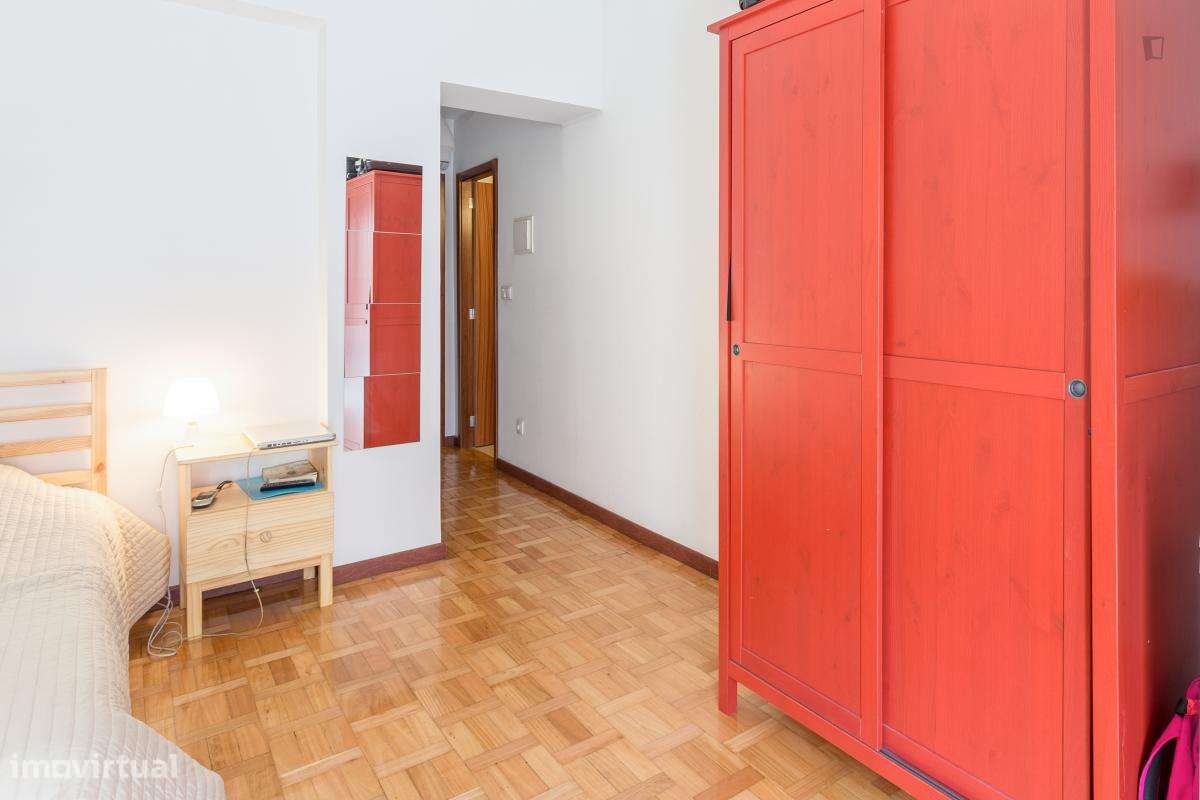 Quarto - localizado em Paranhos Porto - Grande imagem: 5/17