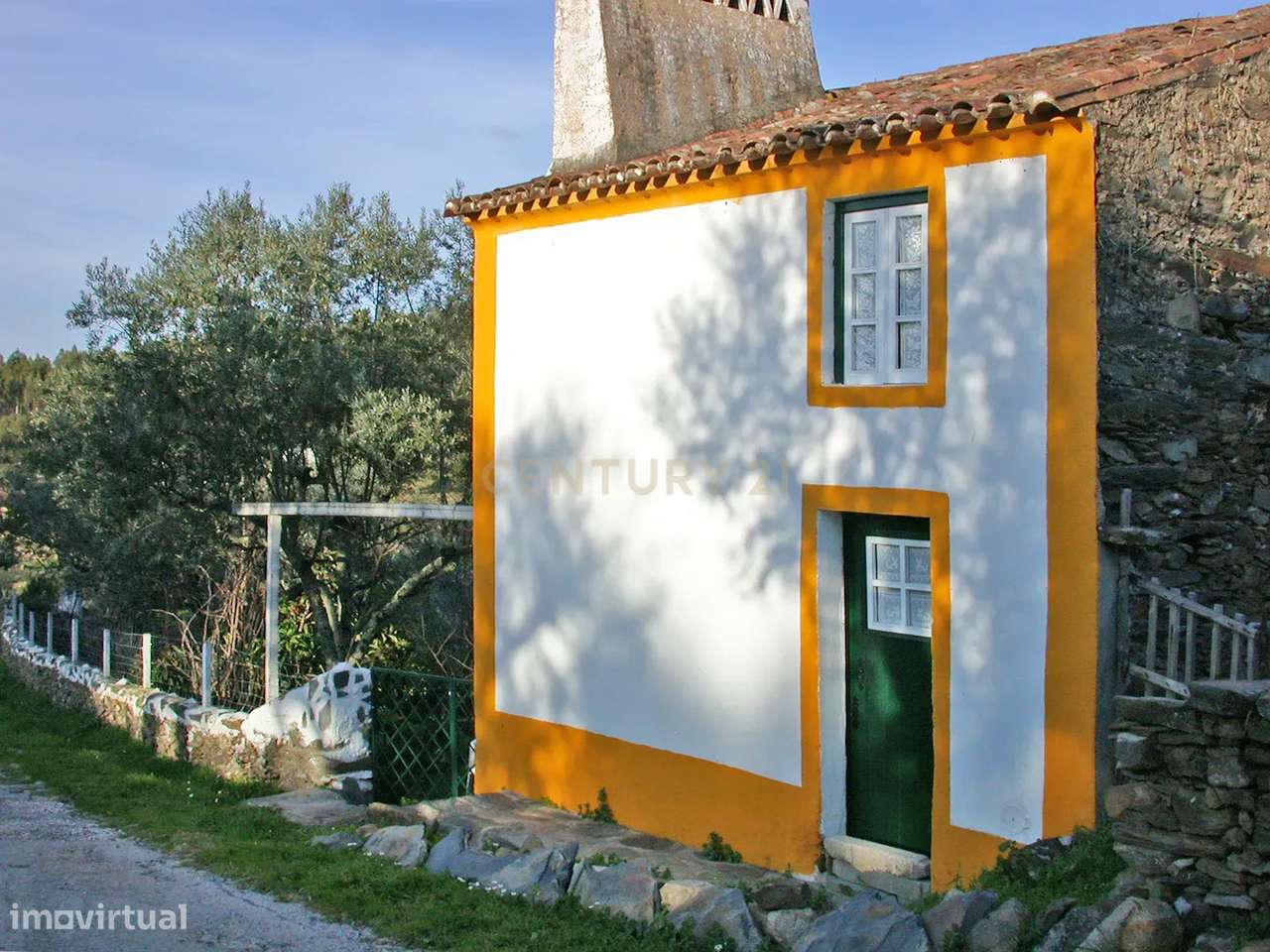 Moradia com 400m2 de terreno - Grande imagem: 2/15