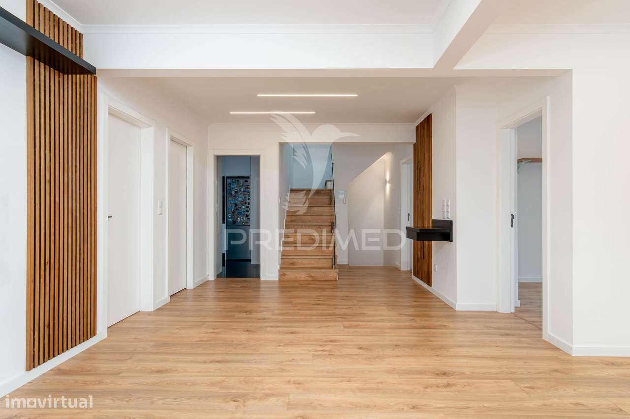 Moradia T4 com Sótão e Garagem | Mina de Água – Amadora - Grande imagem: 5/40