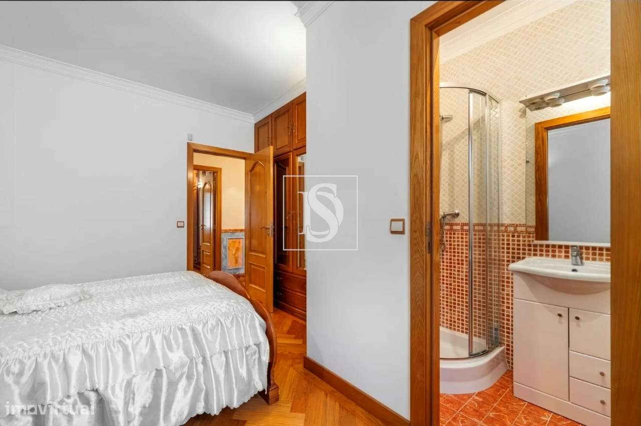 Moradia Independente T6 com 6 suítes e Piscina-21