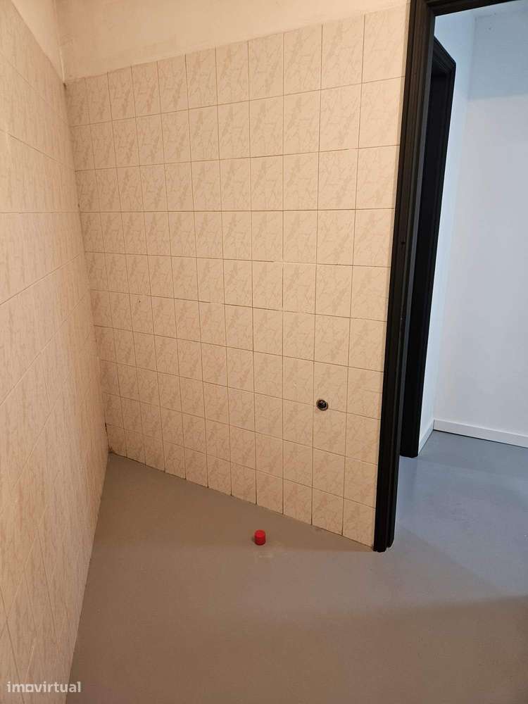 Garagem/Armazém para Venda – Totalmente Restaurado-28