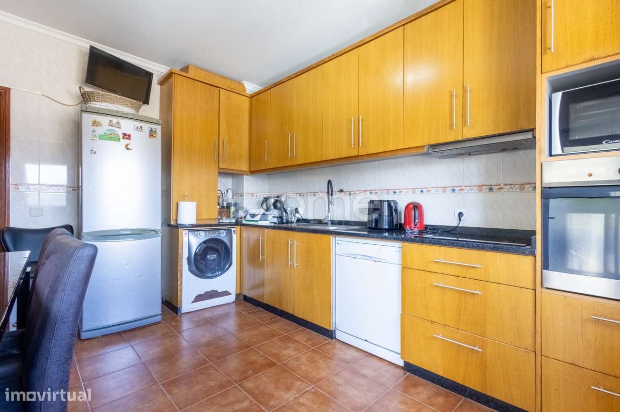 Apartamento T3 com terraço e lugar de garagem-7