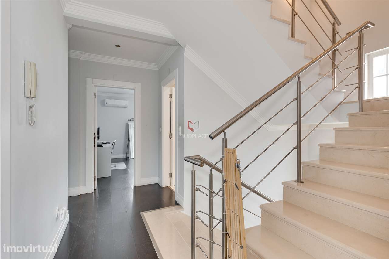 Moradia Premium T4 com Sótão, Ginásio, Garagem e Excelentes Áreas | Mo-31