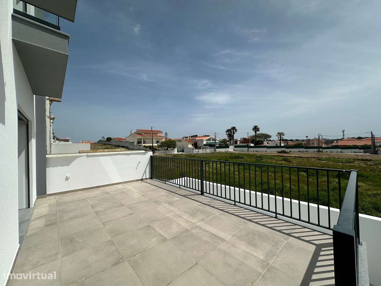 Moradia T3 com terraço e garagem, próxima a praias-19