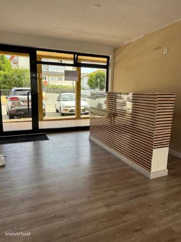 Espaço comercial, Canelas (Rechousa)-9