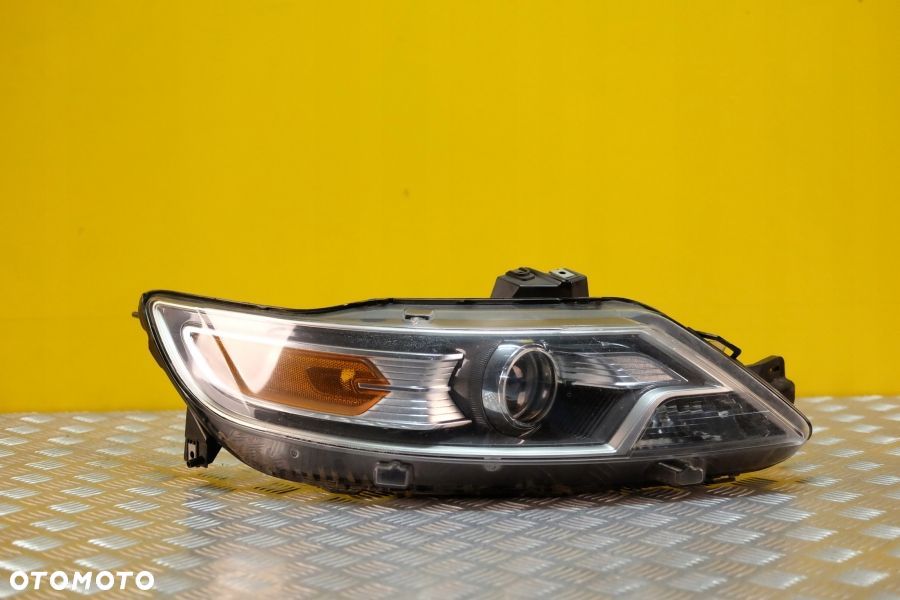 FORD TAURUS 2010-2012 REFLEKTOR LAMPA ZWYKŁA R USA - 1