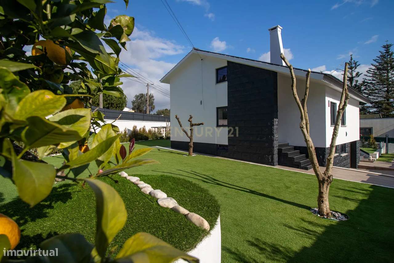 Vivendo o Sonho: Luxuosa Moradia T5 em Albarraque com Espaço de Lazer-12