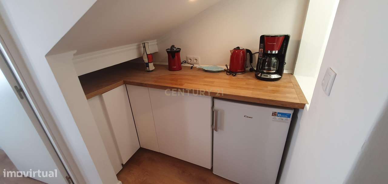Prédio no Bairro Alto Remodelado com 3 Apartamentos e Loja, um Sonho p-25