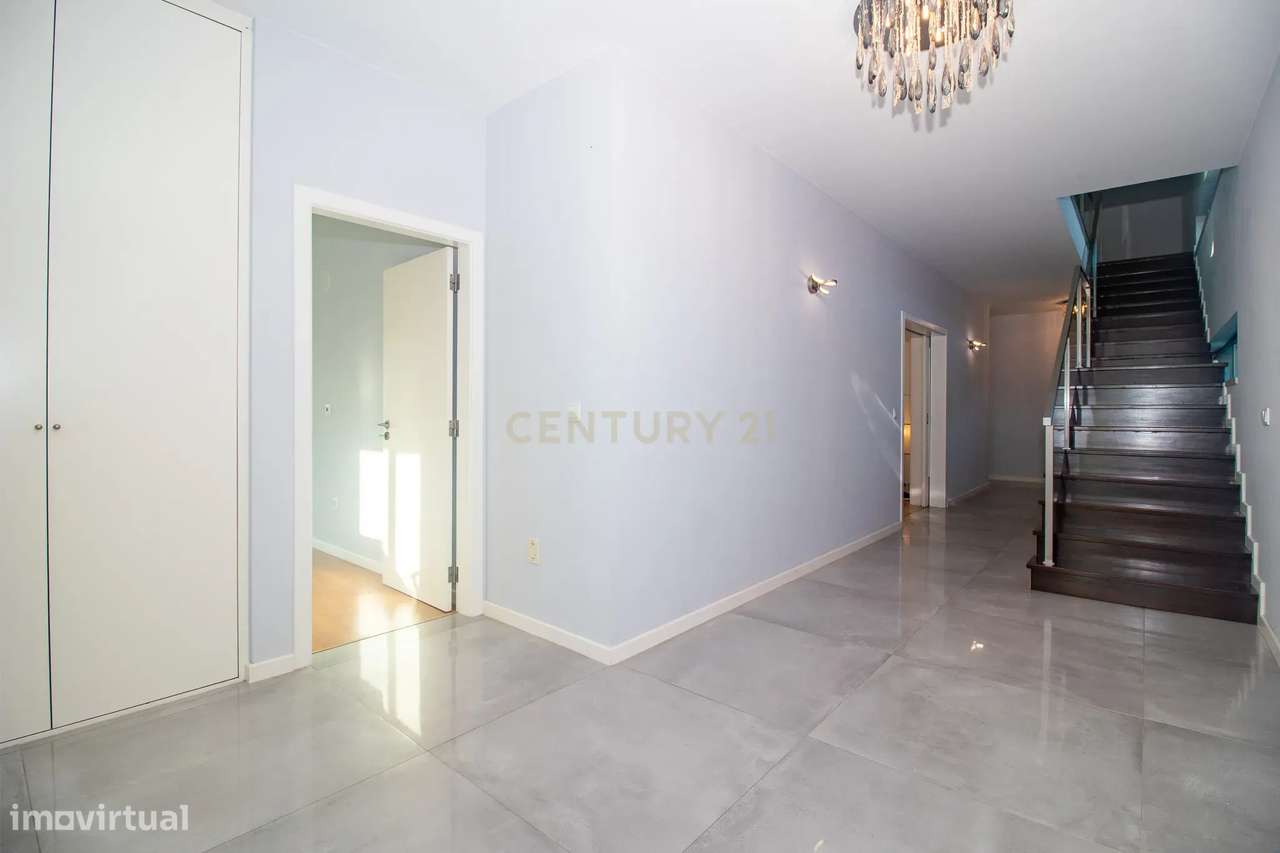 Viva o Luxo à Beira-Mar: Moradia Espetacular T5 com Piscina na Deslumb - Grande imagem: 3/60