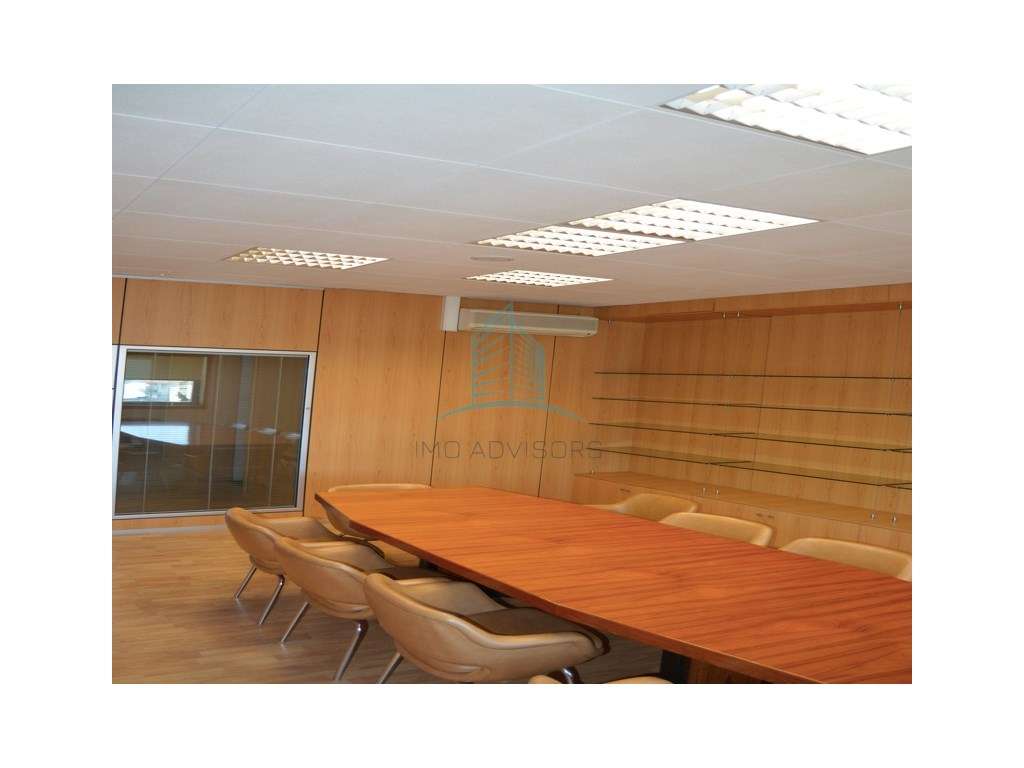 Escritórios próximo aos Carvalhos-Excelente estado com estacionamen... - Grande imagem: 4/22