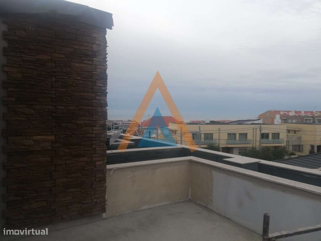 Moradia em Banda T3 Duplex - São Félix da Marinha - V. N. Gaia - Grande imagem: 5/23