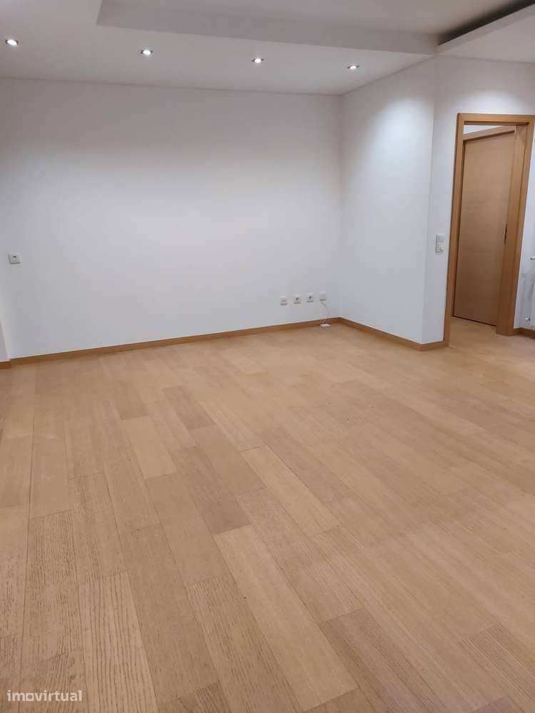 Vende-se T1 com garagem Pinhal Marrocos / Vale das Flores - Grande imagem: 4/11