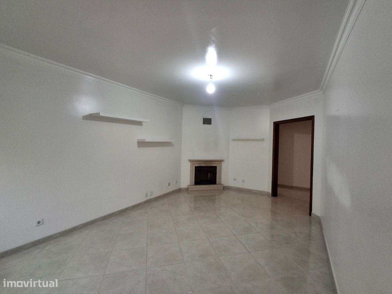 RD120 | T1 em São Marcos, cozinha equipada, excelentes áreas-4