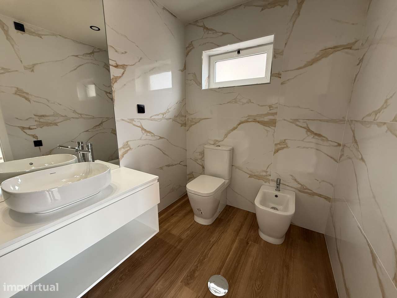 Apartamento T 3  com boas áreas remodelado junto à praia-10