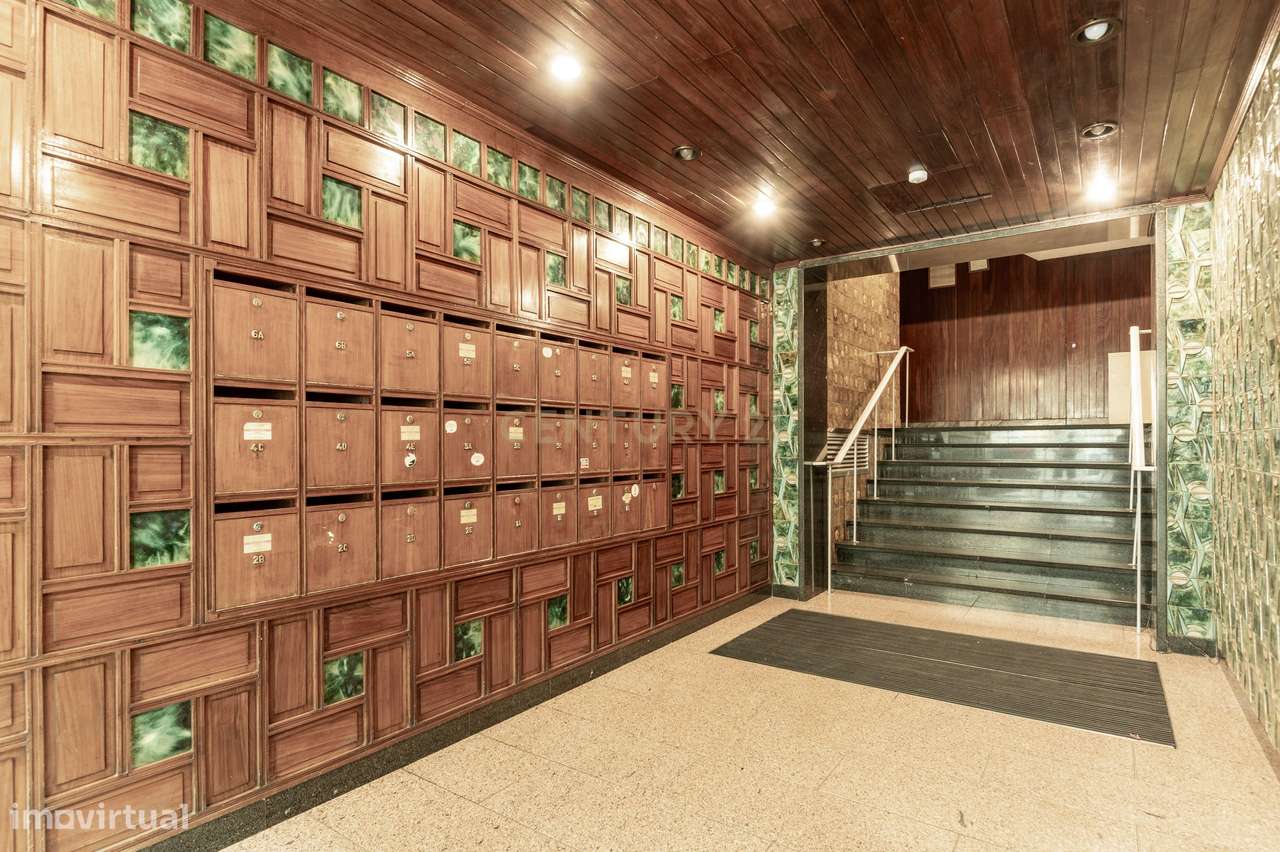 Apartamento T3 com Elevador e Garagem na Prestigiada Rua Luciano Corde - Grande imagem: 2/30