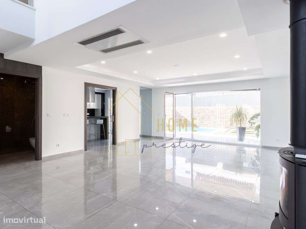 Moradia T4 com Piscina na Marisol - Conforto, Lazer e Proximidade d... - Grande imagem: 5/38