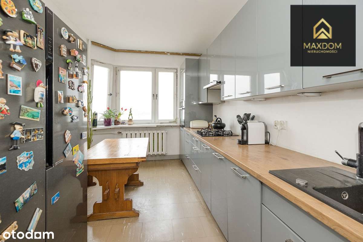 Przy samym wejściu do Metra Płocka + parking-0