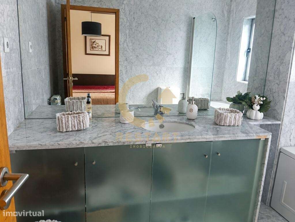 T2 Mobilado em Condomínio Fechado com Piscina | Vila Nova da Telha – M-21