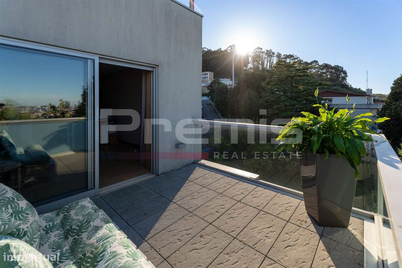 Moradia T5, com jardim e garagem para 4 carros, em Vila Nova de Gaia-42