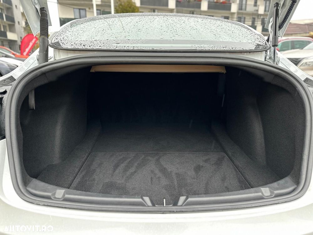 Tesla Model 3 Long Range - 32