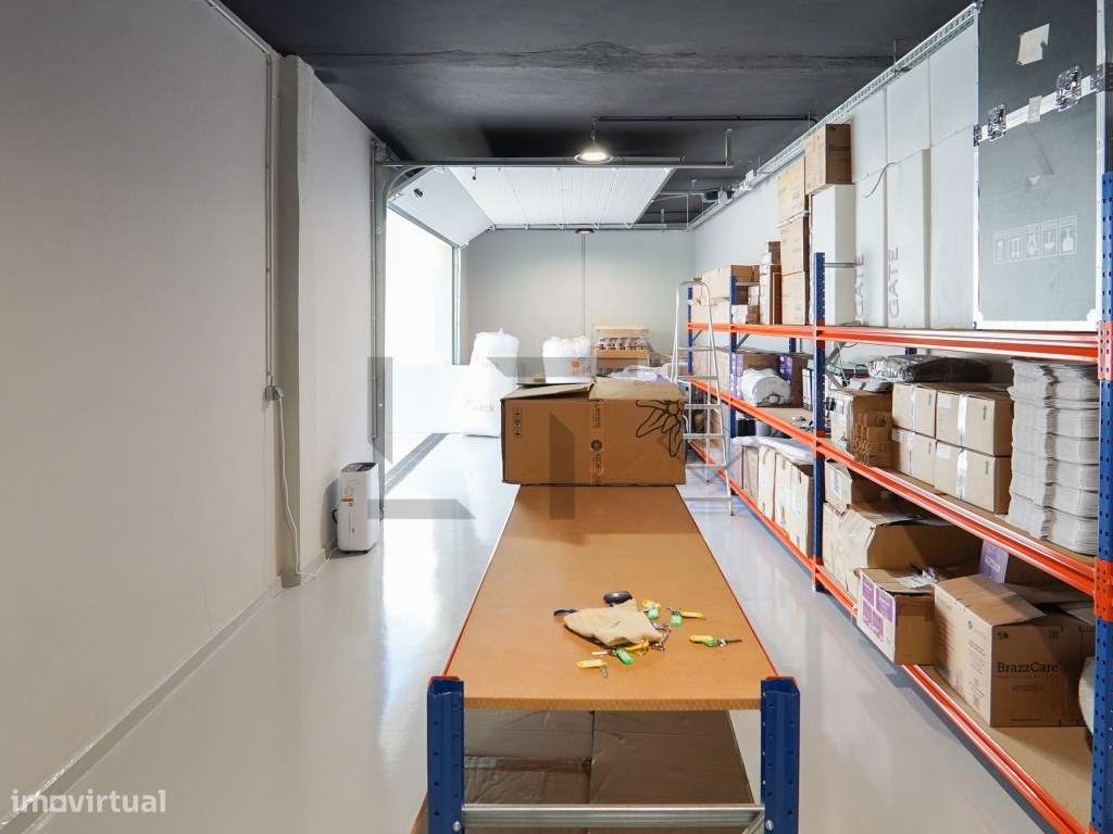 Prédio com Licença de Serviços para Arrendamento em Alfragide, Lisboa-45