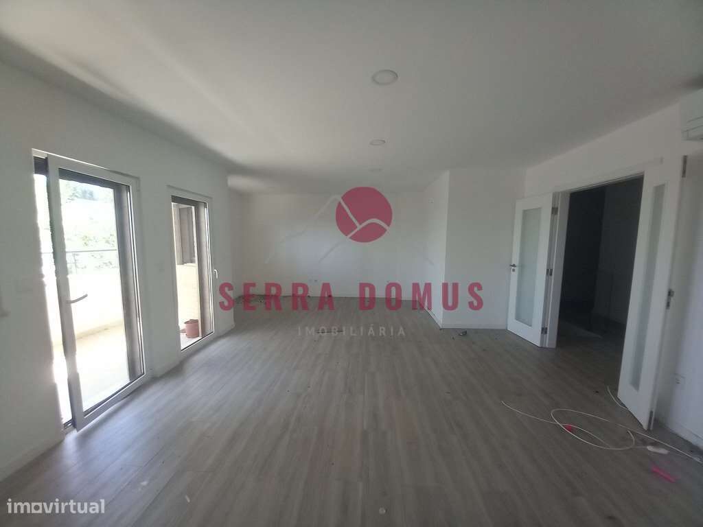 Maravilhoso Apartamento T4 (DUPLEX c/SUITE) em Castanheira do Ribatejo - Grande imagem: 4/52