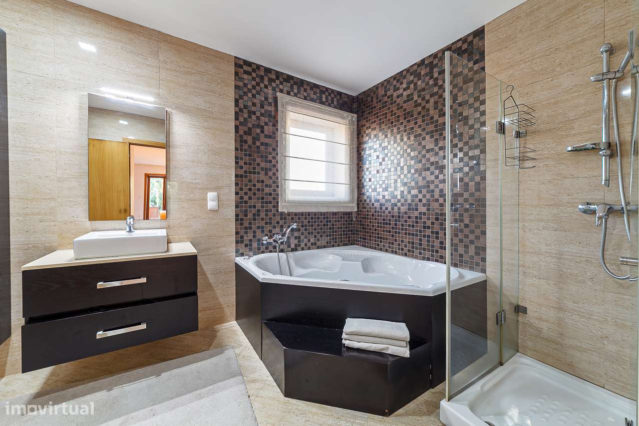 Moradia T3 com piscina em Fiães, Santa Maria da Feira-23