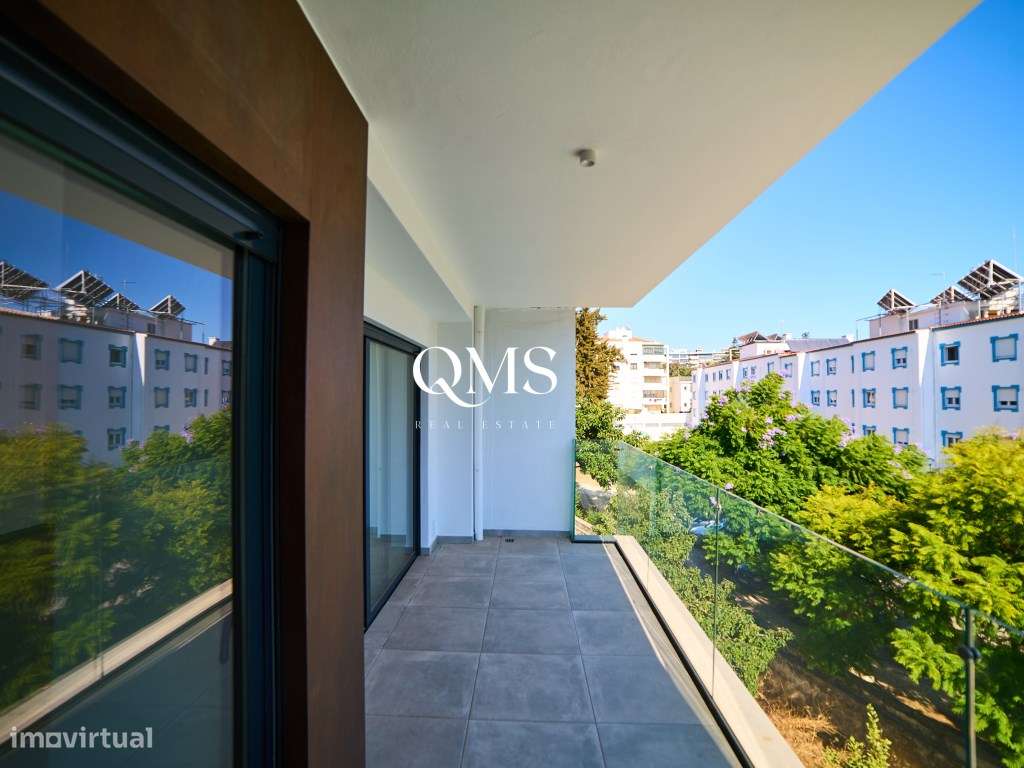 Apartamento T2 Luminoso Sem Mobília com Garagem & Piscina no Coraçã... - Grande imagem: 3/24