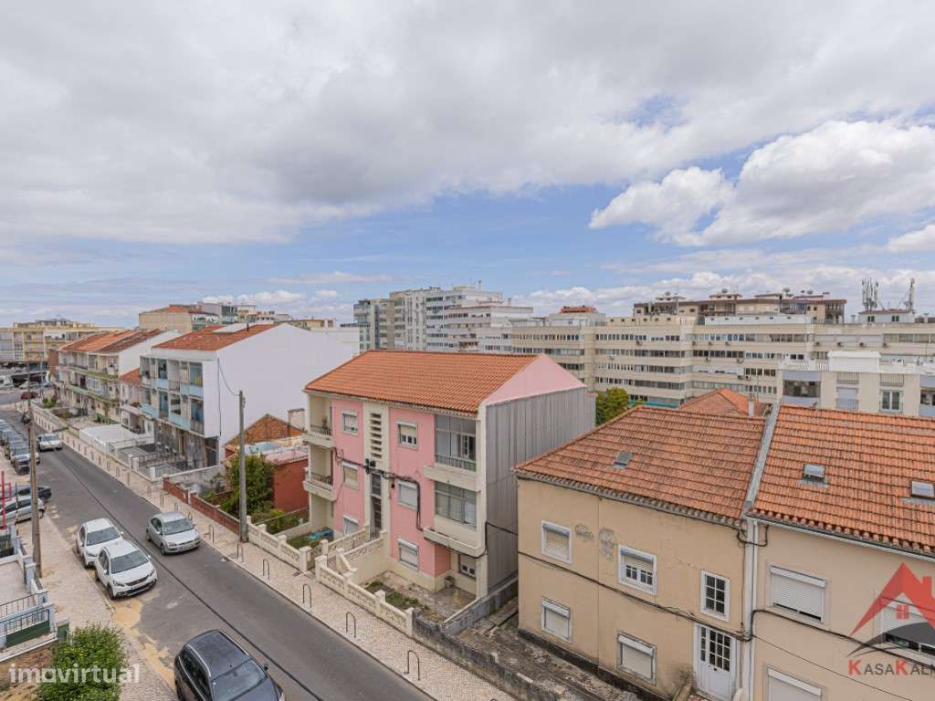 T2 Moderno e Acolhedor no Coração de Almada-31