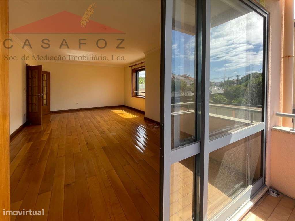 Venda Apartamento T2 em ótimo estado na Rua Lidador-5