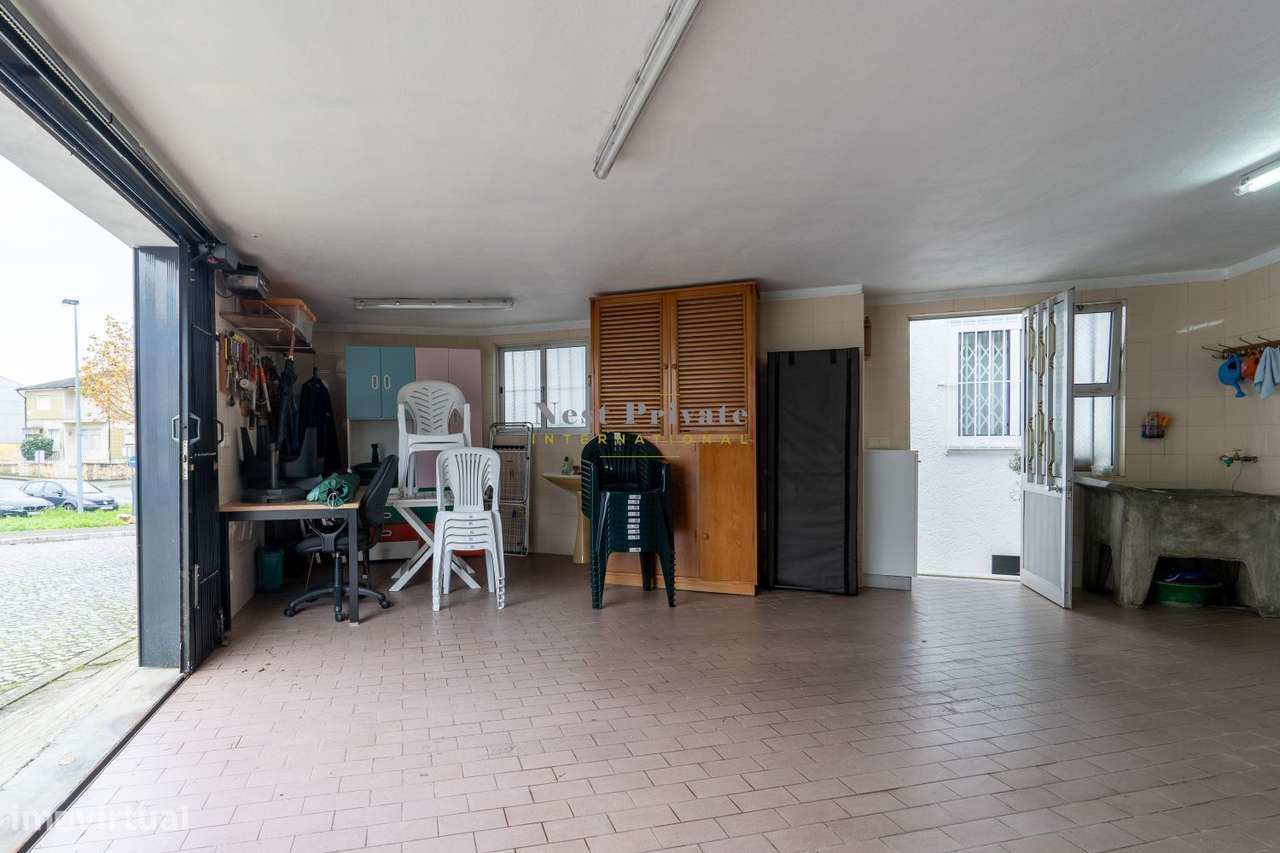 Moradia geminada à venda na rua Ramalho Ortigão - Grande imagem: 3/55