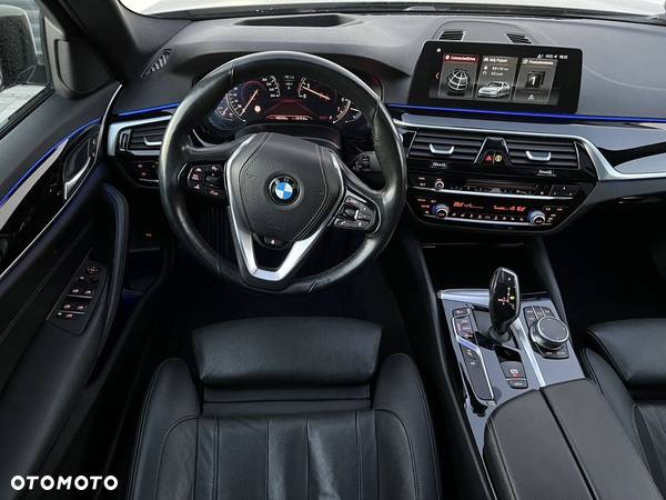 BMW Seria 5 530i xDrive Sport Line sport - 9