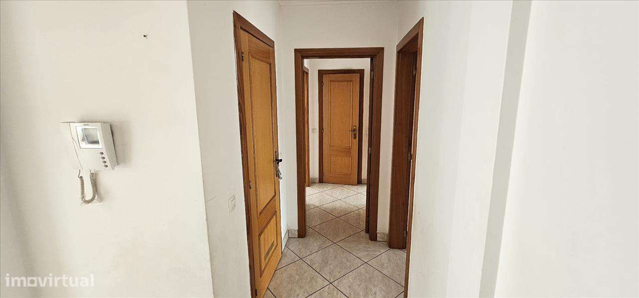 Apartamento T2 num 3 andar em Olhão com elevador e  lugar de estaciona - Grande imagem: 4/23