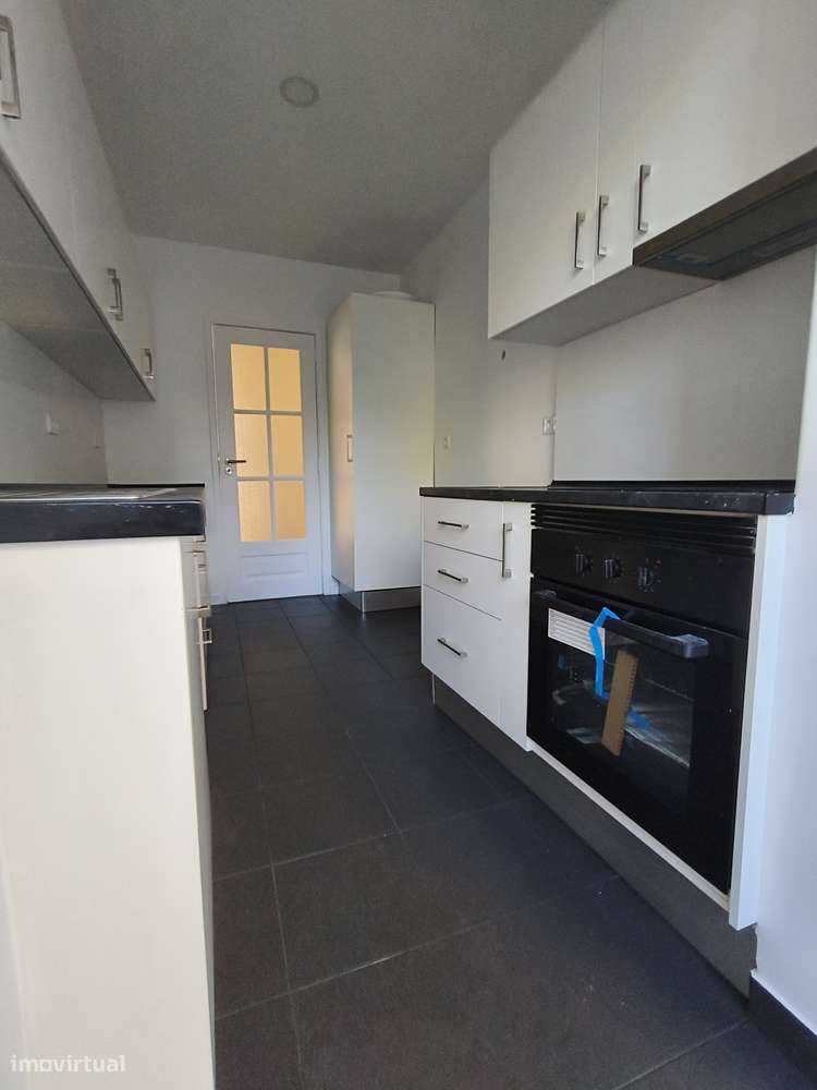 Excelente T3 Alvalade renovado-13