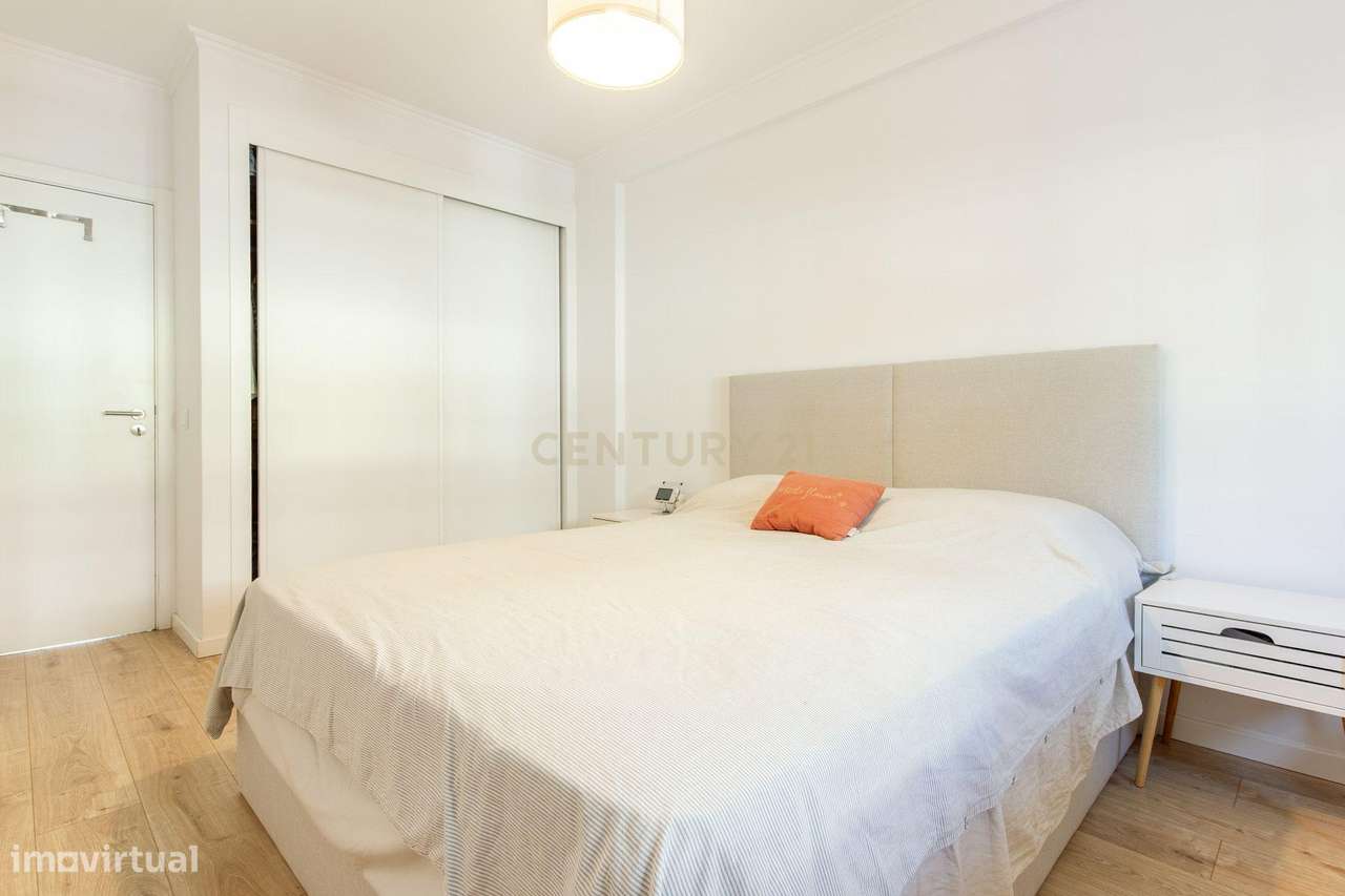 Apartamento T2 Renovado em Azeitão com lugar de parqueamento-9