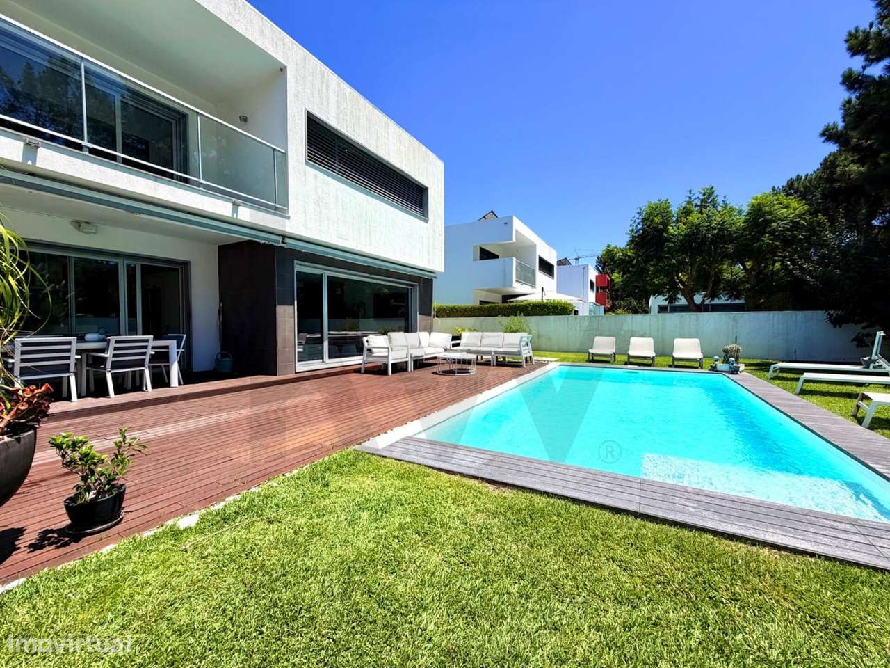 Moradia Isolada de Luxo, T5 com Piscina para a venda em Santo António-34