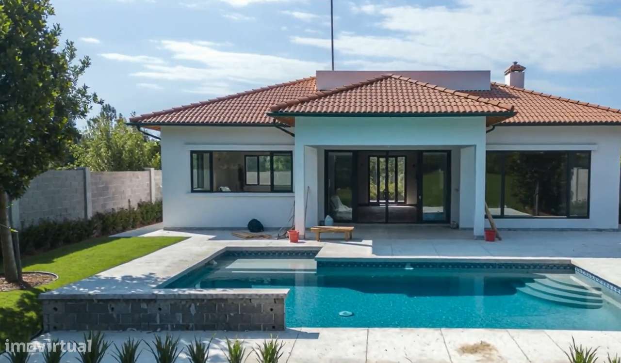 Moradia T4 com Piscina em Grijó – Espaço, Conforto e Privacidade-2