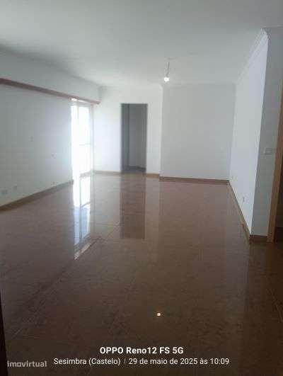 Moradia T4, localizada na zona da Cotovia, em Sesimbra-15