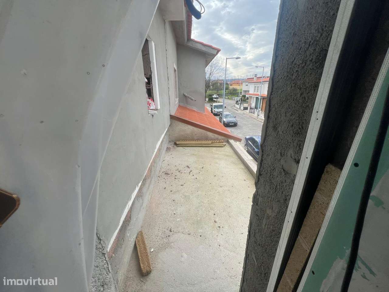 Moradia T4 em Fase Final de Construção com Piscina — Centro de Chaves-29