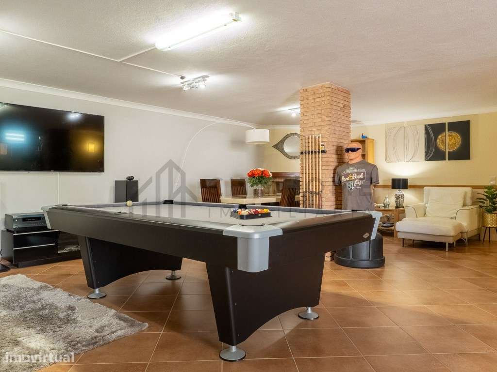 Moradia T5 contemporânea com Piscina e vista Mar na Galé em Albufeira-31