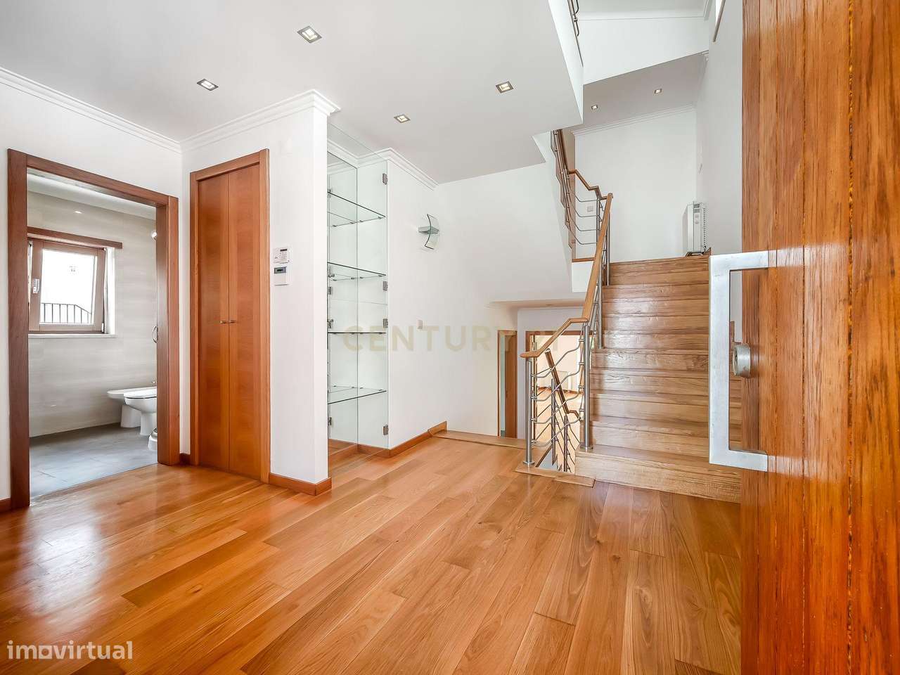 Moradia T5+1 com Piscina Privada a 8 Minutos a Pé do King's College |-11