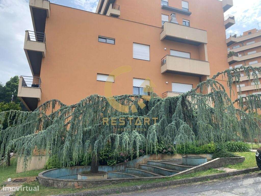 Escritórios com recepção, 20 salas/gabinetes, garagem e espaço exterio - Grande imagem: 2/49