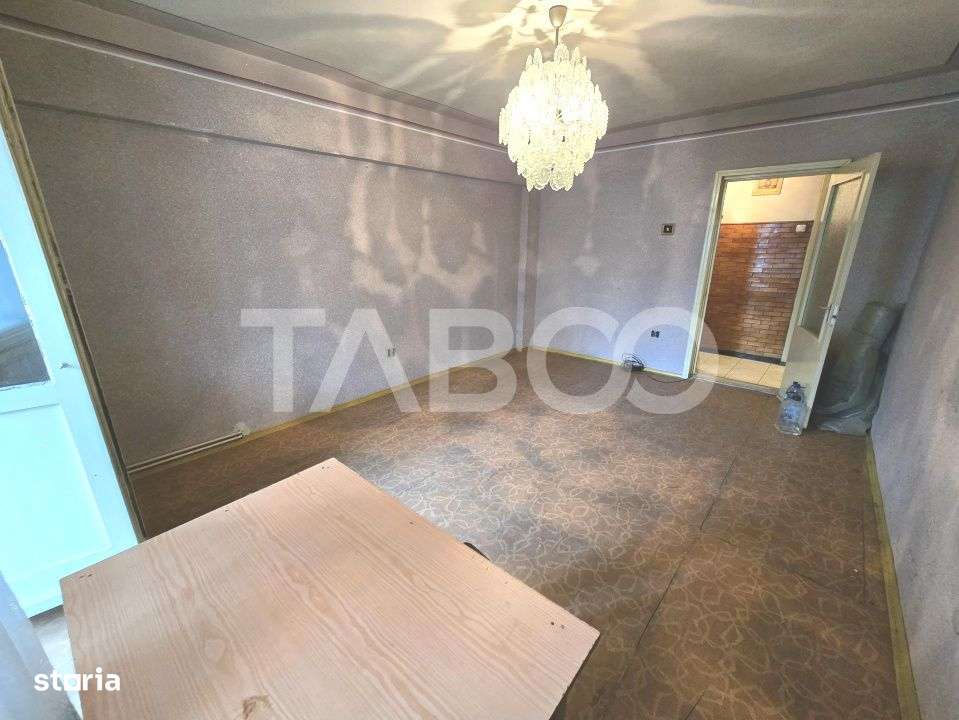 Apartament decomandat 4 camere 4 balcoane 2 bai etaj 1 Central Sibiu - Imagine principală: 2/19
