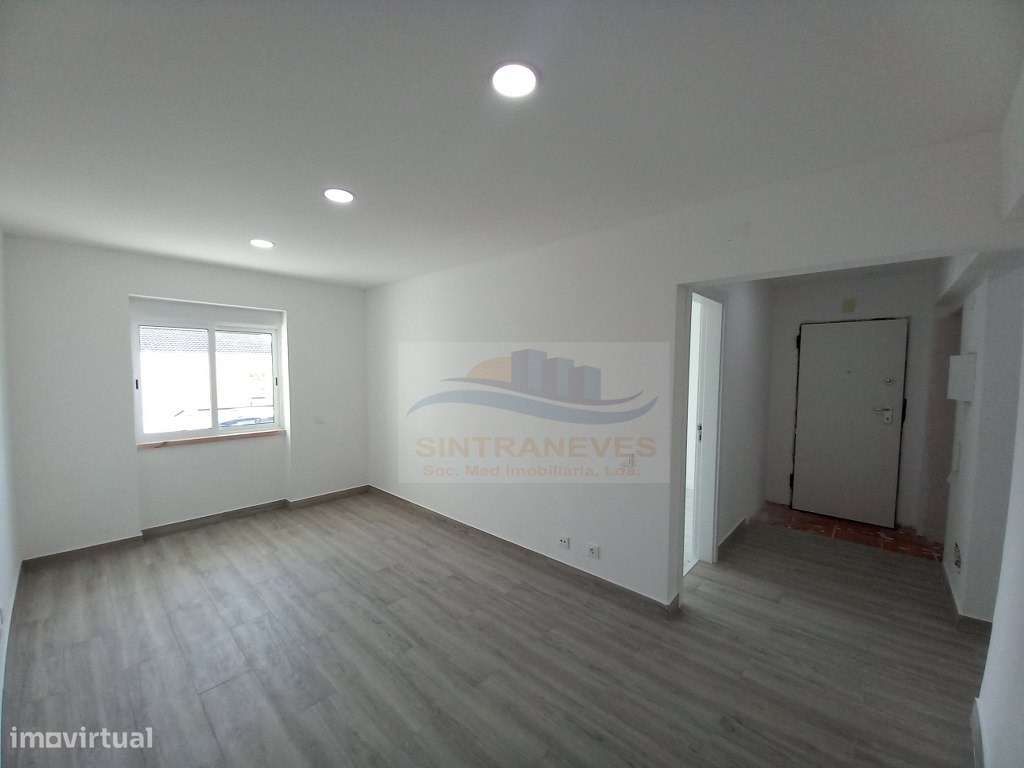 T2 totalmente remodelado, com terraço, junto ao mar da Ericeira - Grande imagem: 5/35