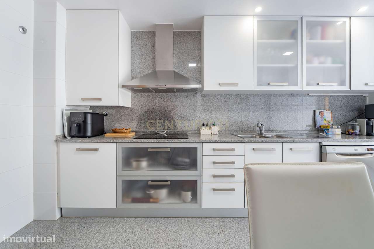 T2 na Urbanização do Neudel em excelente estado.-9