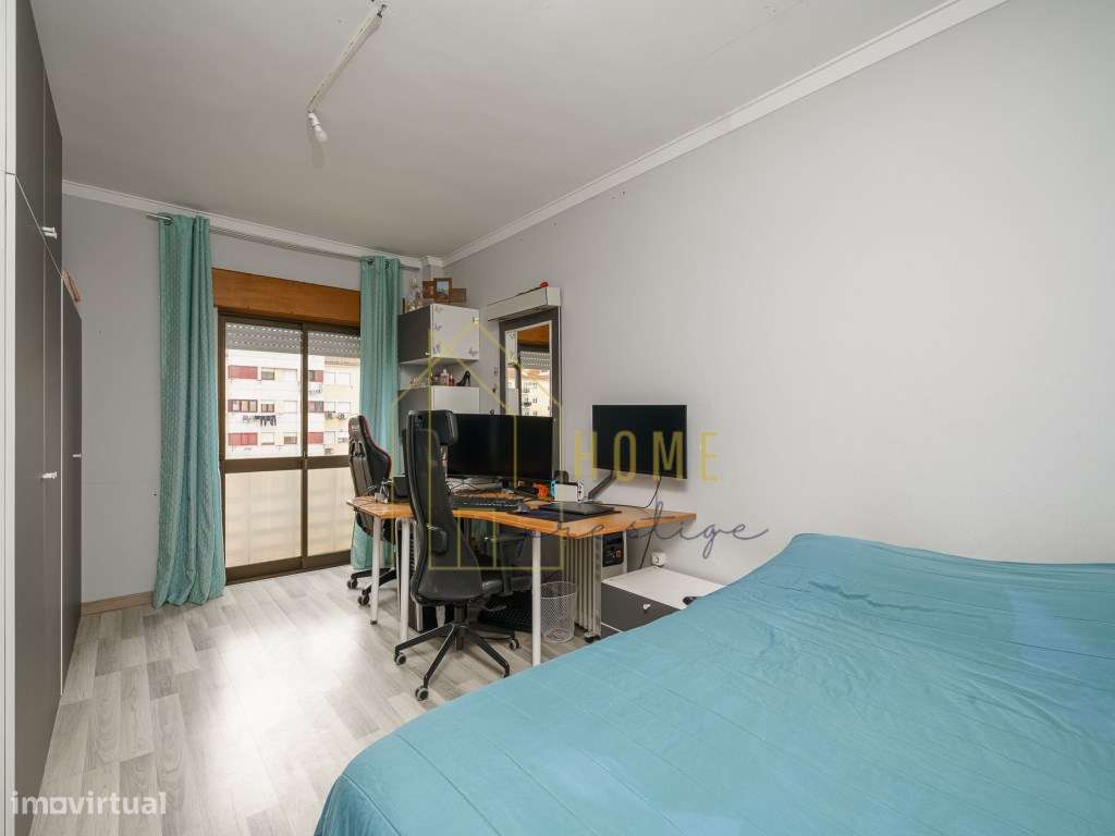 Oportunidade de Investimento | T2 Remodelado no Centro da Moita-9